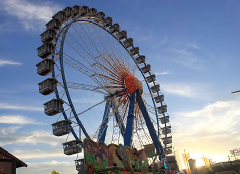 Reservierung - Tischreservierung und Zimmer - Wiesn am Abend - Oktoberfest Booking Services